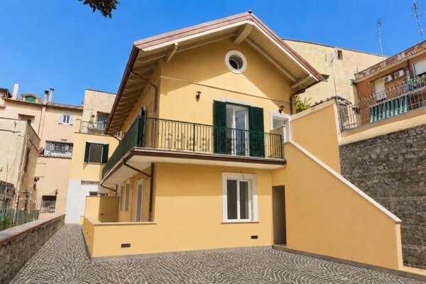 appartamento in vendita ad Albano Laziale in zona Pavona
