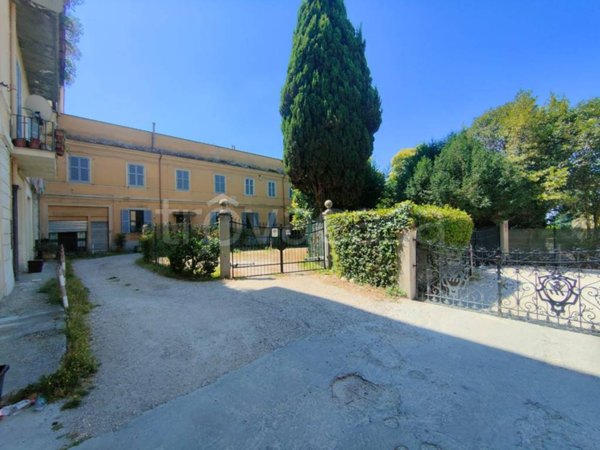 appartamento in vendita ad Albano Laziale in zona Pavona
