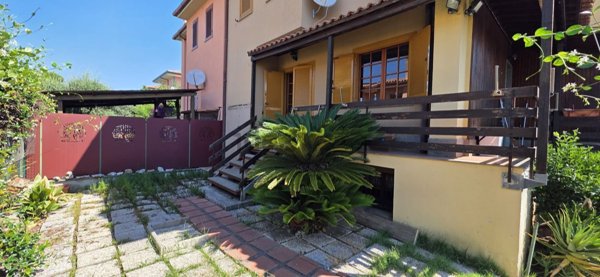 casa indipendente in vendita ad Albano Laziale in zona Cecchina