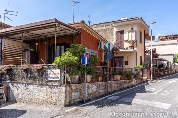 casa indipendente in vendita ad Albano Laziale in zona Cecchina