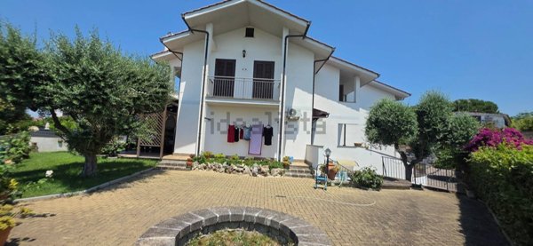 casa indipendente in vendita ad Albano Laziale in zona Cecchina