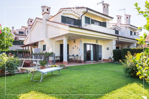 casa indipendente in vendita ad Albano Laziale in zona Cecchina
