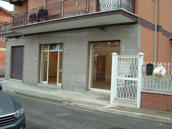 locale commerciale in vendita ad Albano Laziale in zona Marfoli