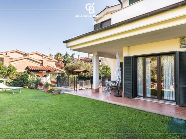 casa indipendente in vendita ad Albano Laziale in zona Cecchina