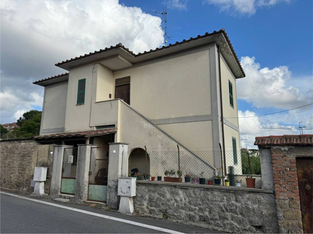 casa indipendente in vendita ad Albano Laziale in zona Pavona