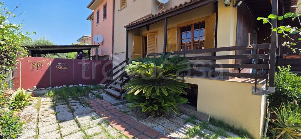 casa indipendente in vendita ad Albano Laziale in zona Cecchina