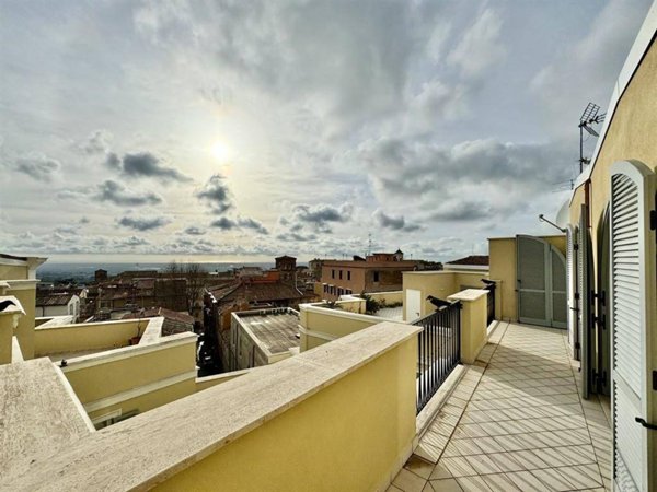 appartamento in vendita ad Albano Laziale in zona Pavona
