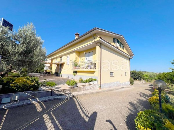 casa indipendente in vendita ad Albano Laziale in zona Cecchina