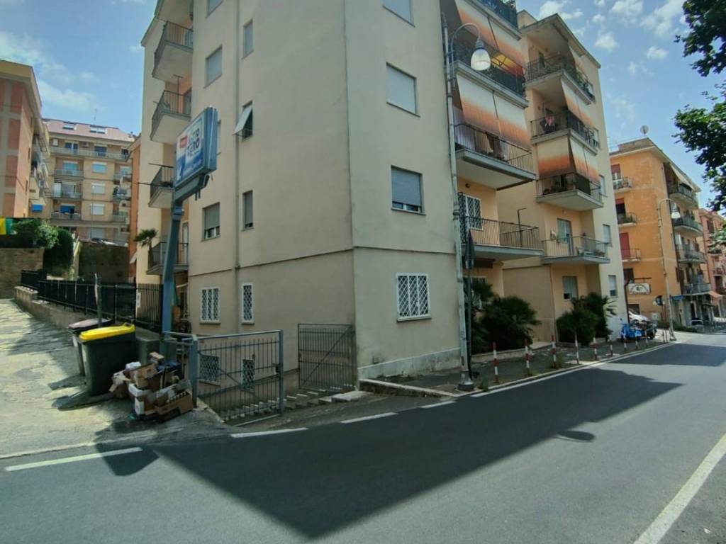 negozio in vendita ad Albano Laziale
