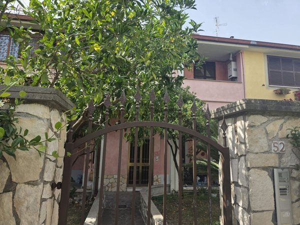 appartamento in vendita ad Albano Laziale in zona Pavona