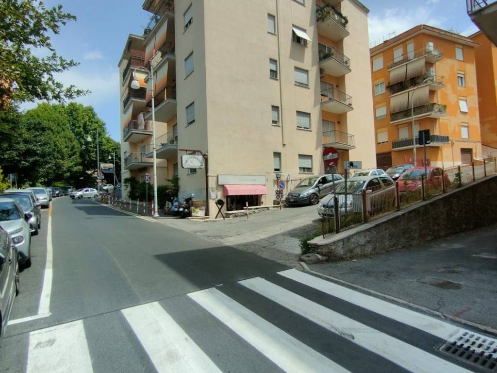 negozio in vendita ad Albano Laziale