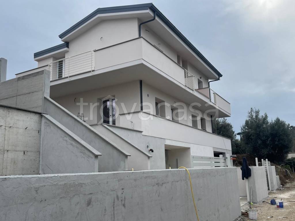 casa indipendente in vendita ad Albano Laziale