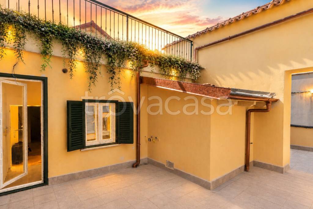 appartamento in vendita ad Albano Laziale in zona Pavona