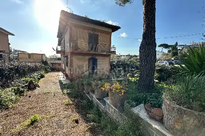 casa indipendente in vendita ad Albano Laziale