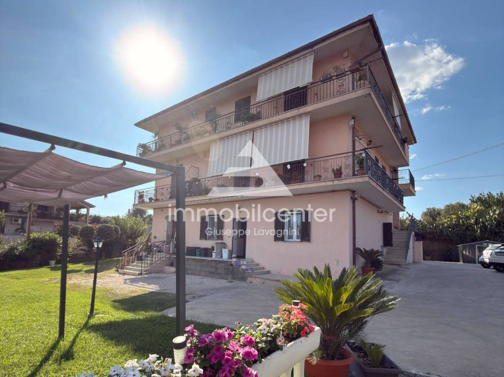 appartamento in vendita ad Albano Laziale in zona Cecchina