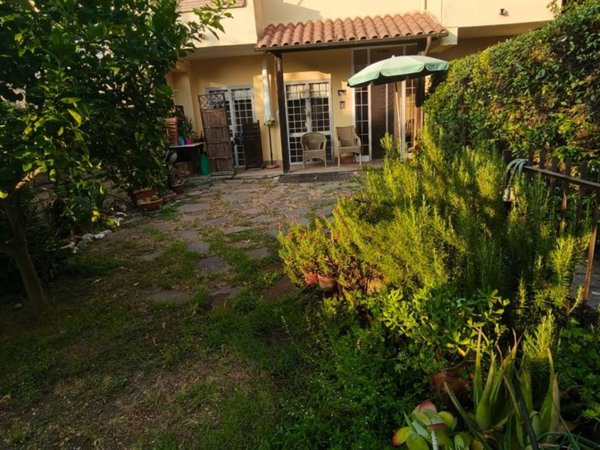 casa indipendente in vendita ad Albano Laziale in zona Pavona