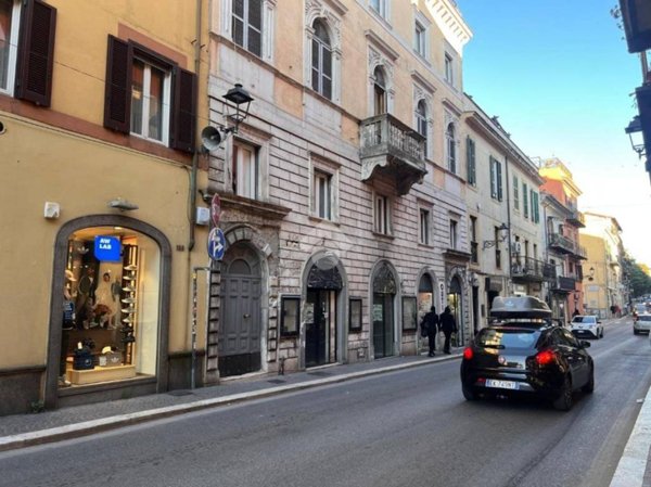 negozio in vendita ad Albano Laziale