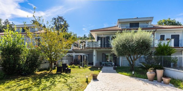 casa indipendente in vendita ad Albano Laziale in zona Marfoli