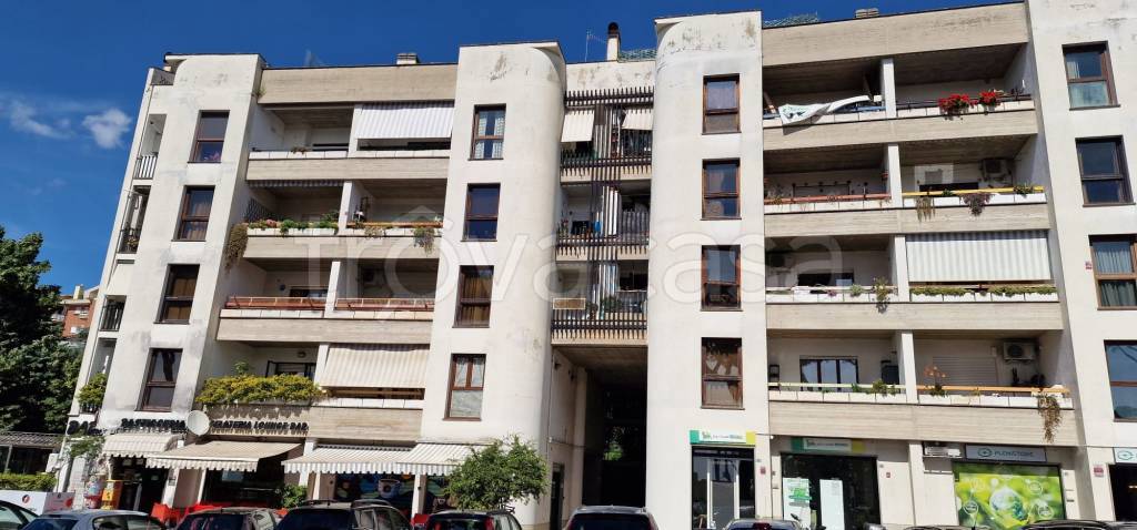 appartamento in vendita ad Albano Laziale in zona Pavona