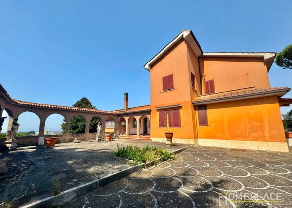 casa indipendente in vendita ad Albano Laziale in zona Pavona