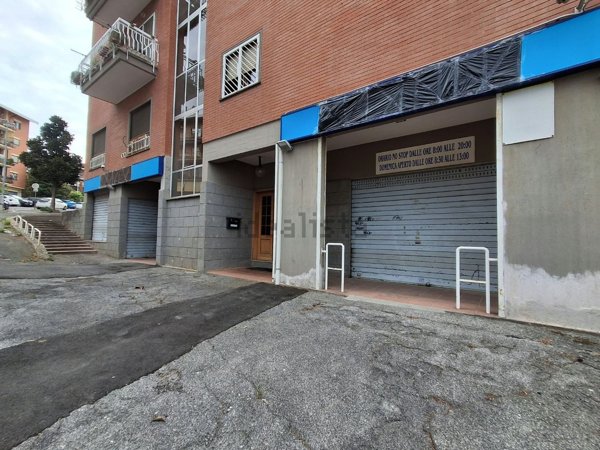 locale commerciale in vendita ad Albano Laziale in zona Pavona