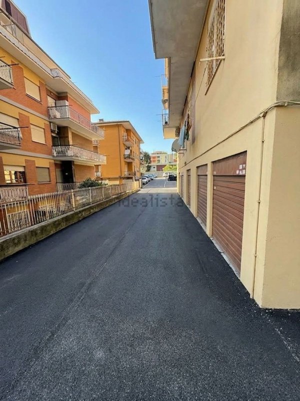 casa indipendente in vendita ad Albano Laziale in zona Pavona
