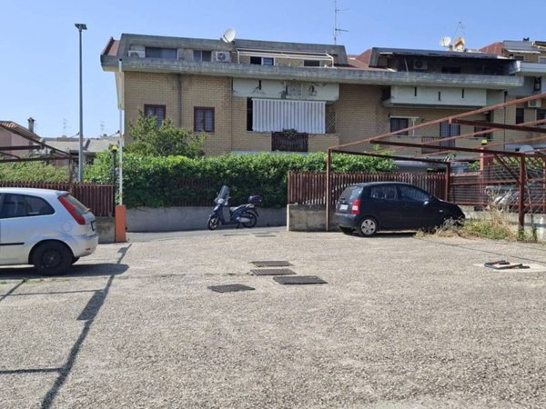 box auto in vendita ad Albano Laziale in zona Cecchina