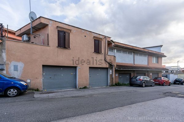 box auto in vendita ad Albano Laziale in zona Cecchina