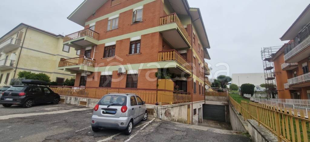 box auto in vendita ad Albano Laziale in zona Cecchina