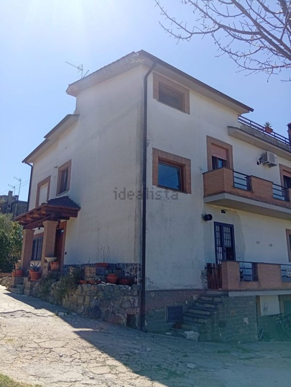appartamento in vendita ad Albano Laziale in zona Pavona