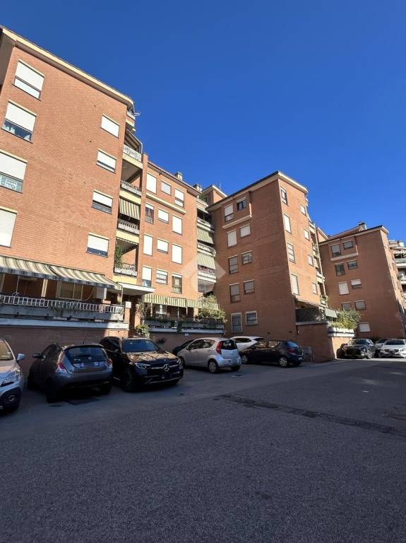 appartamento in vendita ad Albano Laziale in zona Pavona