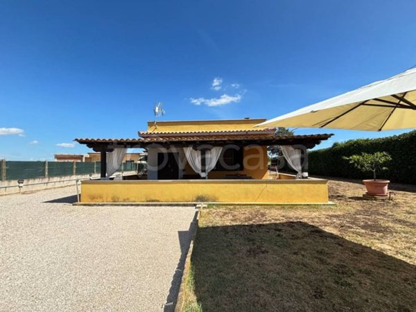 casa indipendente in vendita ad Albano Laziale in zona Pavona