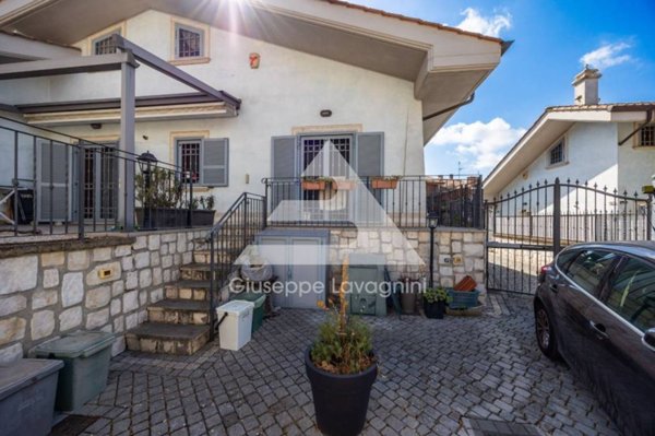 casa indipendente in vendita ad Albano Laziale