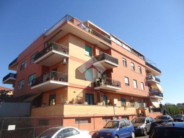 appartamento in vendita ad Albano Laziale in zona Cecchina