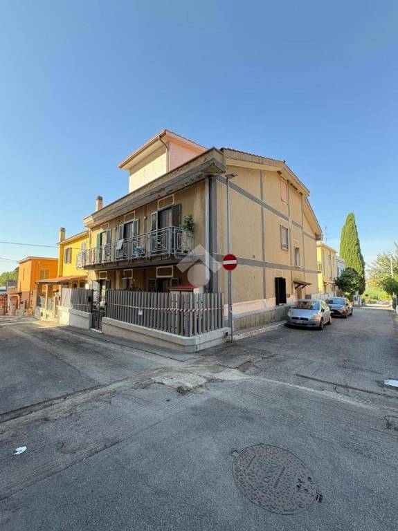 appartamento in vendita ad Albano Laziale in zona Cecchina