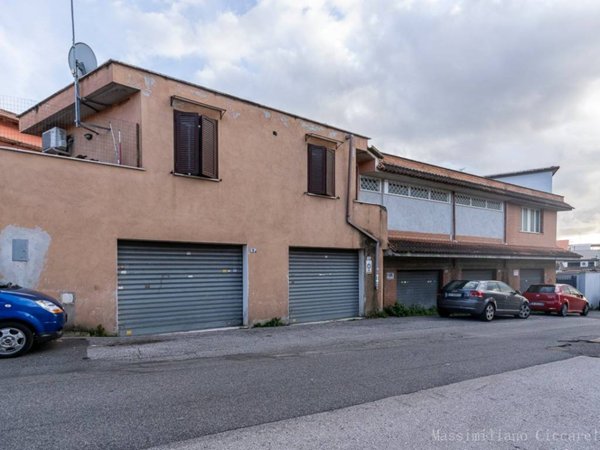 box auto in vendita ad Albano Laziale in zona Cecchina