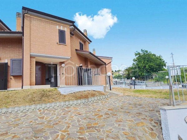appartamento in vendita ad Albano Laziale in zona Pavona