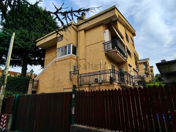 casa indipendente in vendita ad Albano Laziale