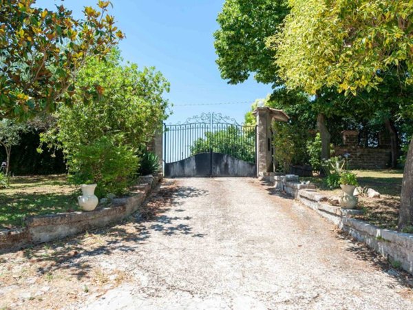 casa indipendente in vendita ad Albano Laziale in zona Cecchina