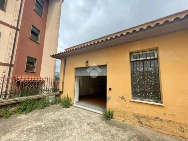 locale commerciale in vendita ad Albano Laziale
