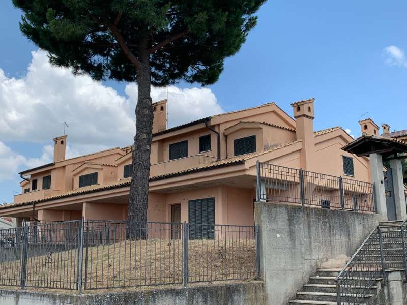 casa indipendente in vendita ad Albano Laziale in zona Cecchina