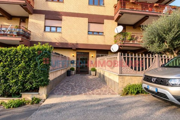 appartamento in vendita ad Albano Laziale in zona Cecchina