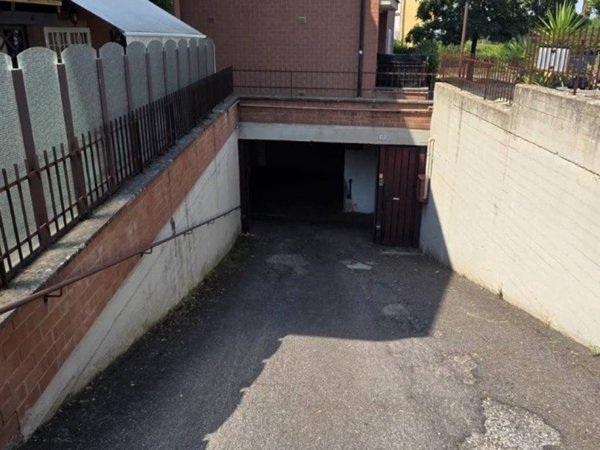 box auto in vendita ad Albano Laziale in zona Cecchina