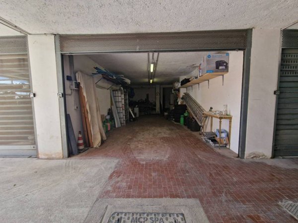 box auto in vendita ad Albano Laziale in zona Cecchina