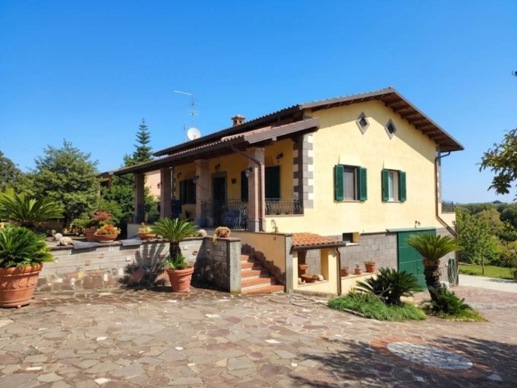 casa indipendente in vendita ad Albano Laziale in zona Cecchina