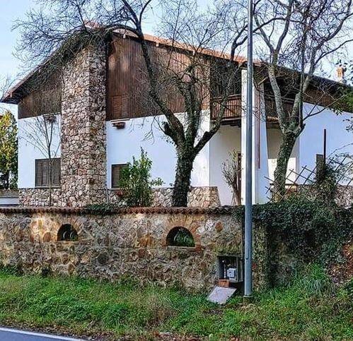 casa semindipendente in vendita ad Allumiere