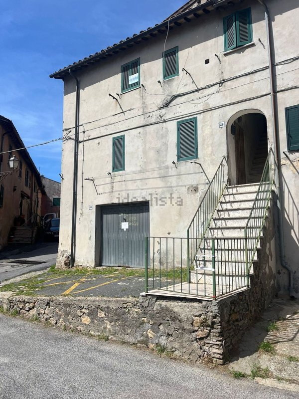 appartamento in vendita ad Allumiere in zona Sant'Antonio