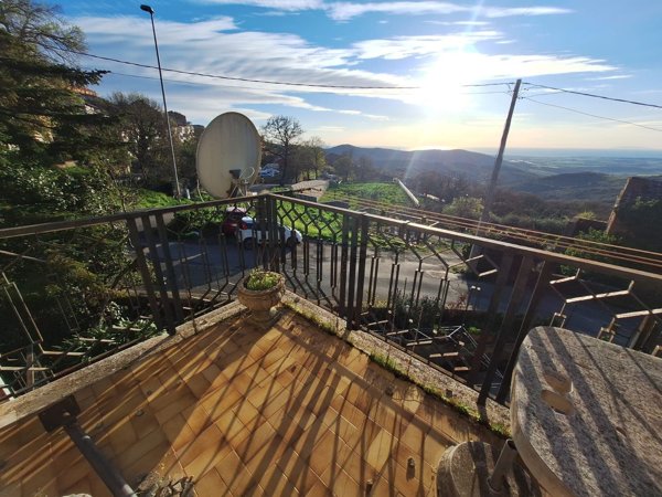 appartamento in vendita ad Allumiere in zona Sant'Antonio