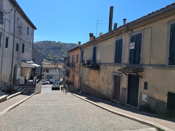 appartamento in vendita ad Allumiere in zona Sant'Antonio