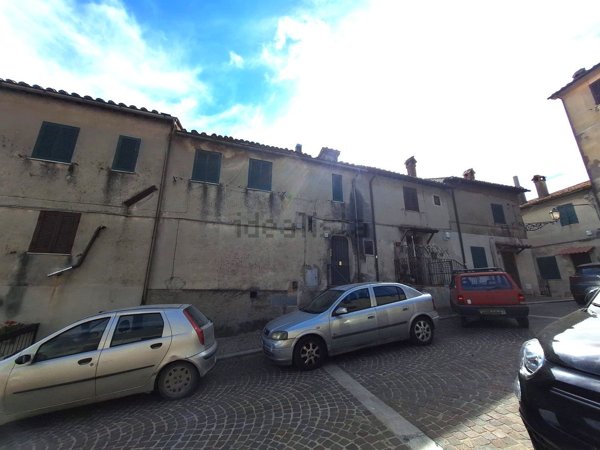 appartamento in vendita ad Allumiere in zona Sant'Antonio